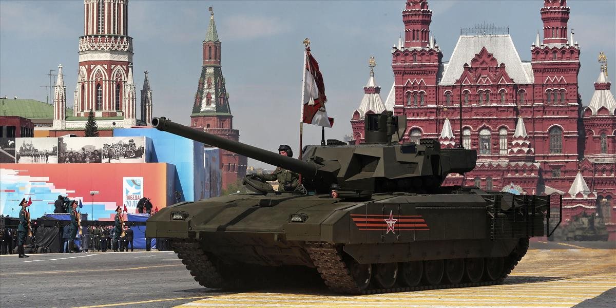 Nový tank T-14 Armata zožal na prehliadke búrlivý potlesk