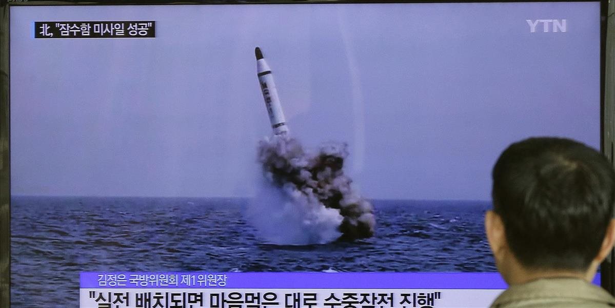Severná Kórea oznámila, že odpálila z ponorky balistickú raketu