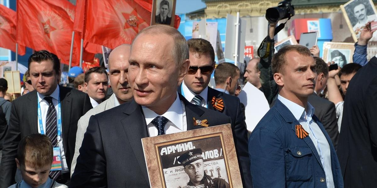 Moskvou pochodovalo 300 000 ľudí s portrétmi veteránov