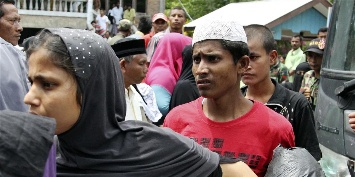 Pri severozápadnom pobreží Indonézie zachránili 600 Rohingyov