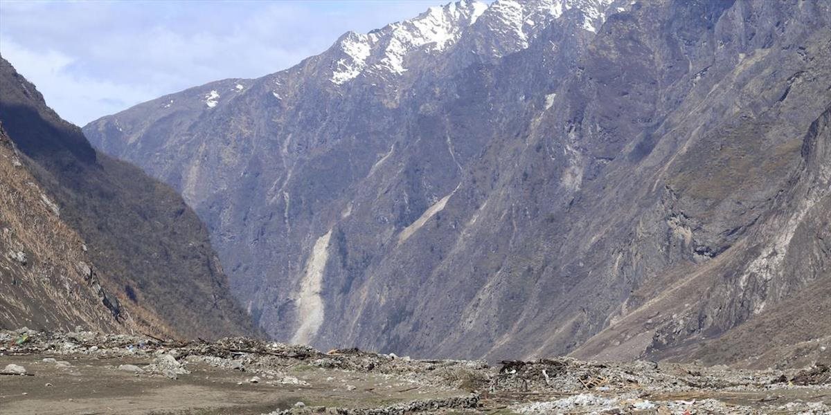 Z nebezpečnej oblasti Langtang v Nepáli evakuujú ľudí, zasiahli ju nové lavíny