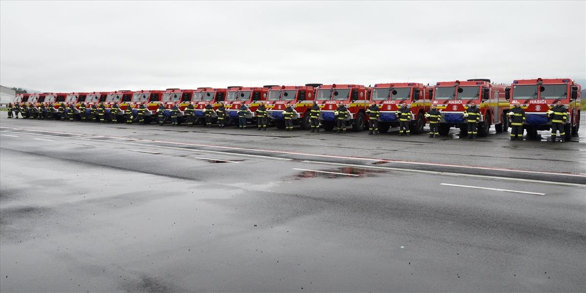 Dobrovoľní hasiči dostali 18 nových vozidiel