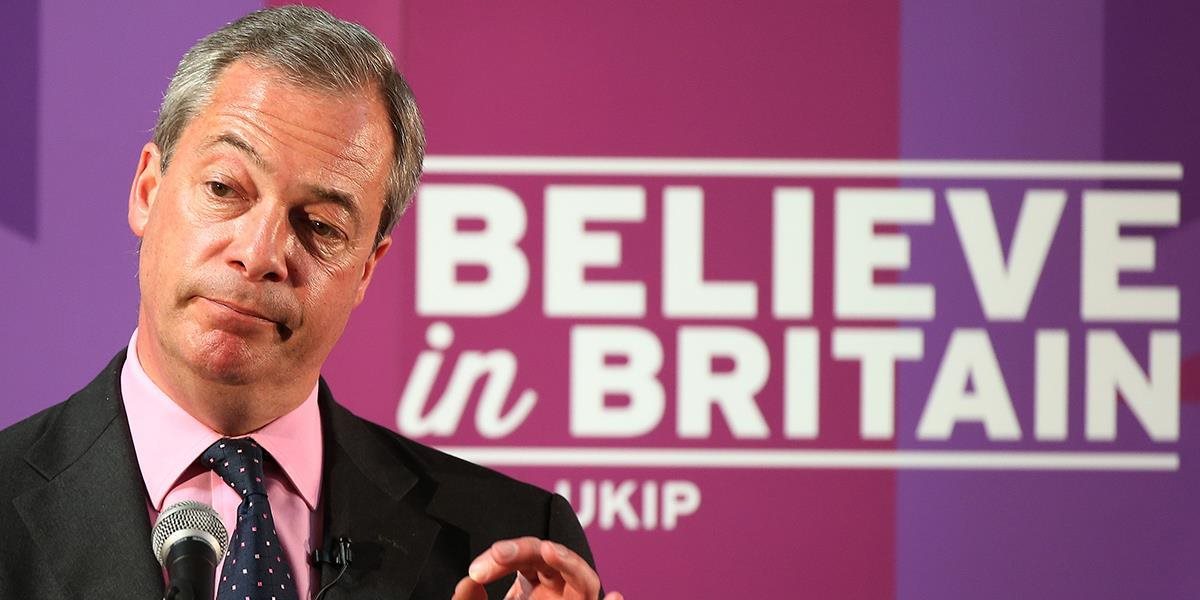 Nigel Farage zostáva lídrom strany UKIP, jeho odstúpenie zamietli