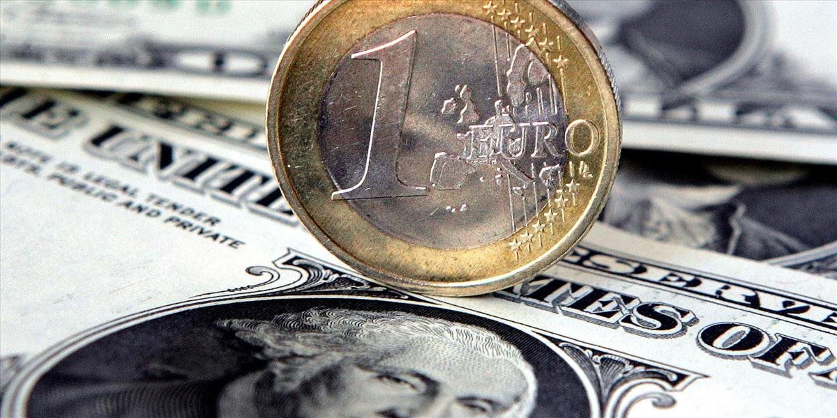 Euro v utorok posilnilo voči doláru