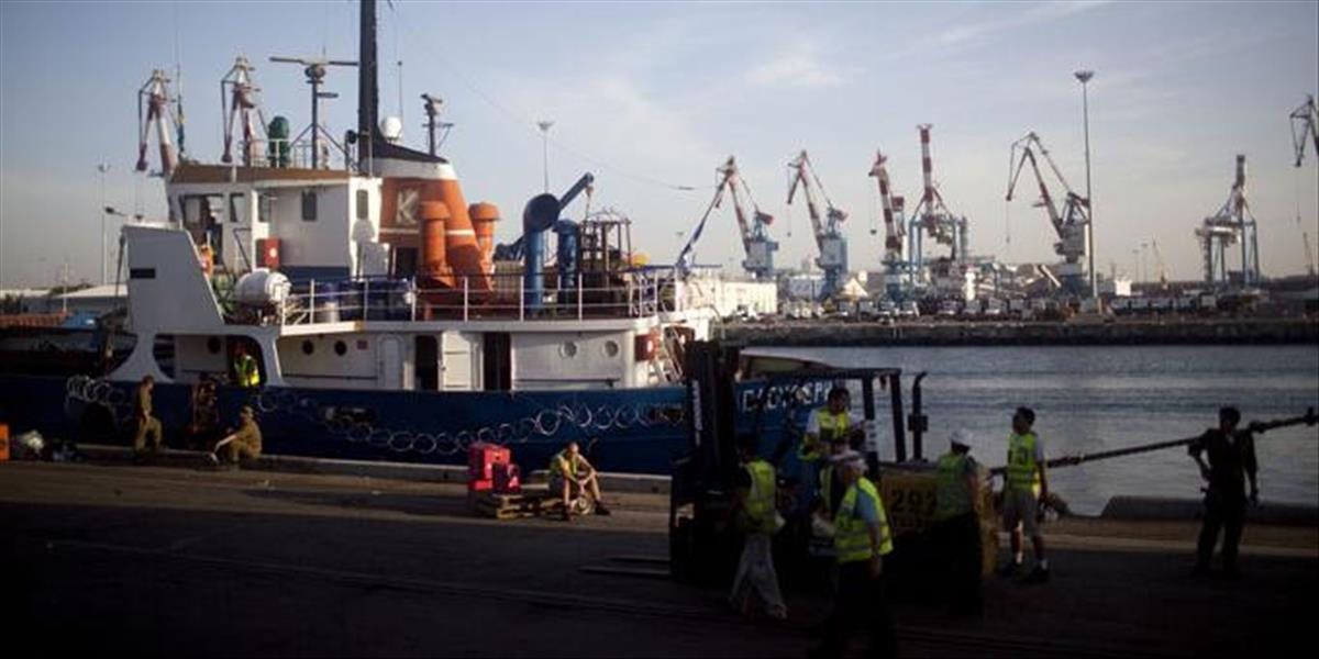 Do Pásma Gazy vyplávala prvá loď z humanitárnej flotily