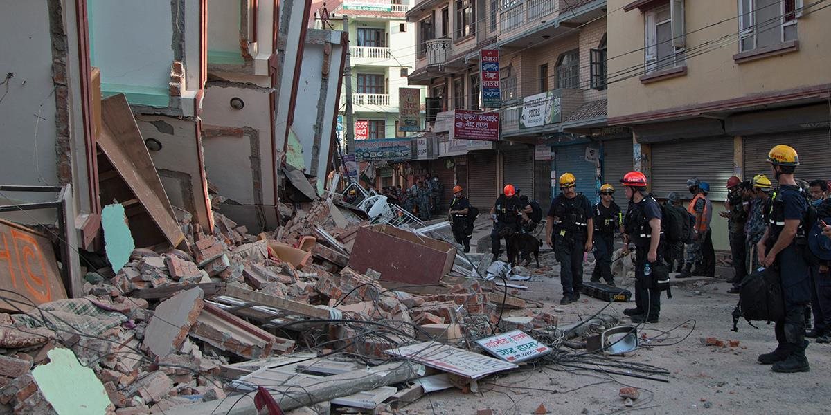 Obyvateľov Nepálu vyzývajú na opustenie poškodených budov
