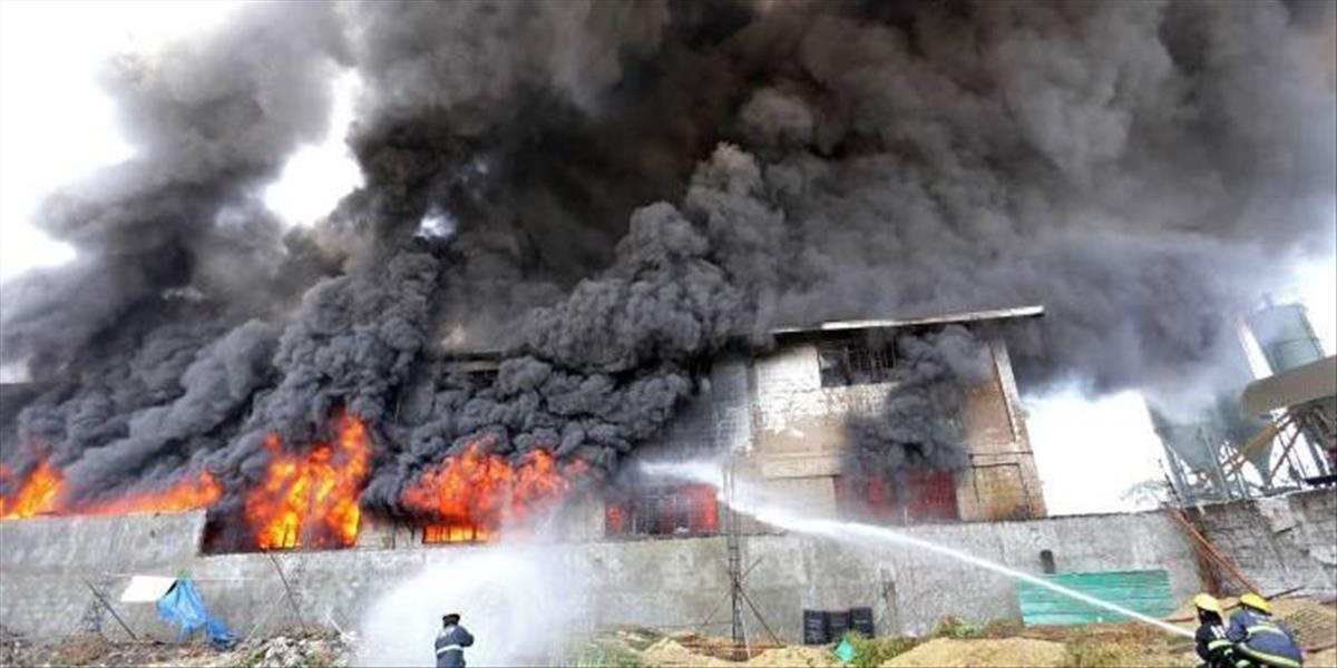 Pri požiari v továrni na predmestí filipínskej Manily zomrelo 72 ľudí