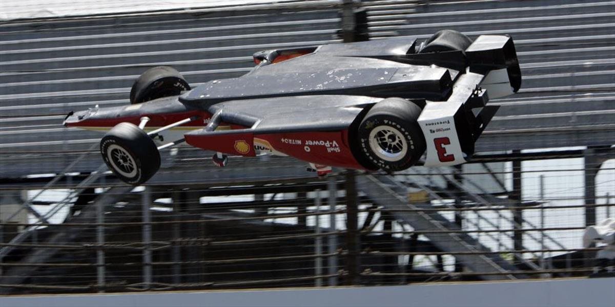 VIDEO Indy 500: Hélio Castroneves prežil hrozivú nehodu