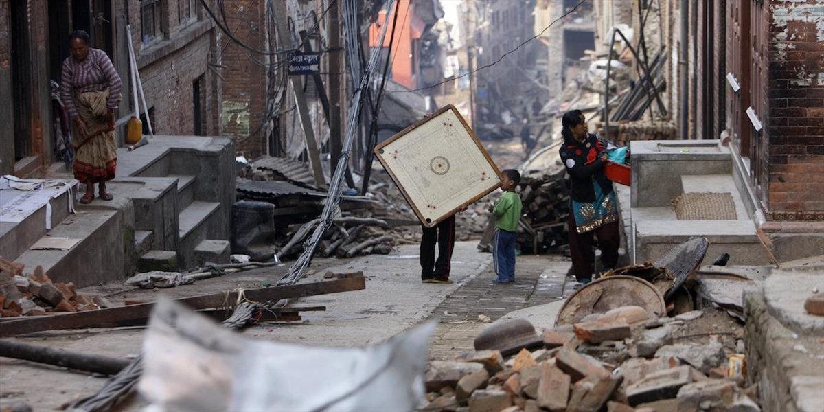Dva dni po zemetrasení v Nepále vytiahli z trosiek šesť živých ľudí