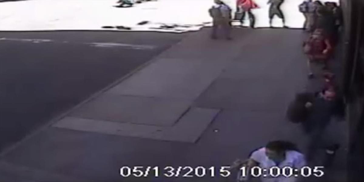 VIDEO Muž útočil v New Yorku kladivom: Pri zatýkaní ho postrelili