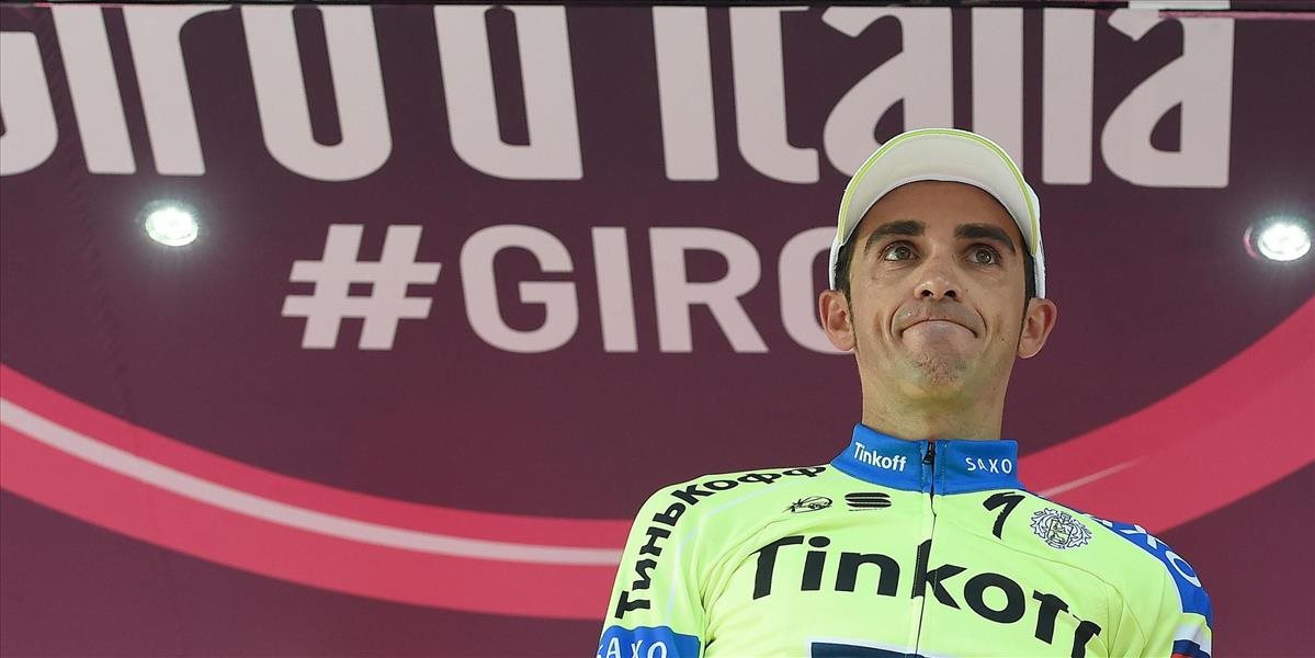 Contador zabojuje s vykĺbeným ramenom aj s dažďom