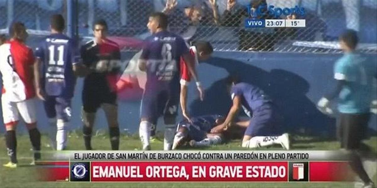 VIDEO Argentínsky futbalista Emanuel Ortega skonal na následky poranenia hlavy
