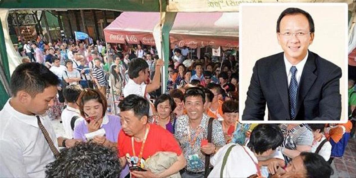 FOTO Ďalší čínsky šéf zobral všetkých svojich zamestnancov na dovolenku: 12700 ľudí do Thajska