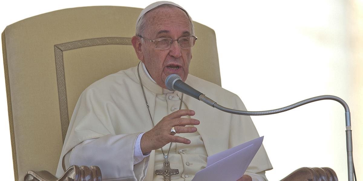 Nezištnú lásku v rodine zdôraznil pápež František v posolstve ku dňu masmédií
