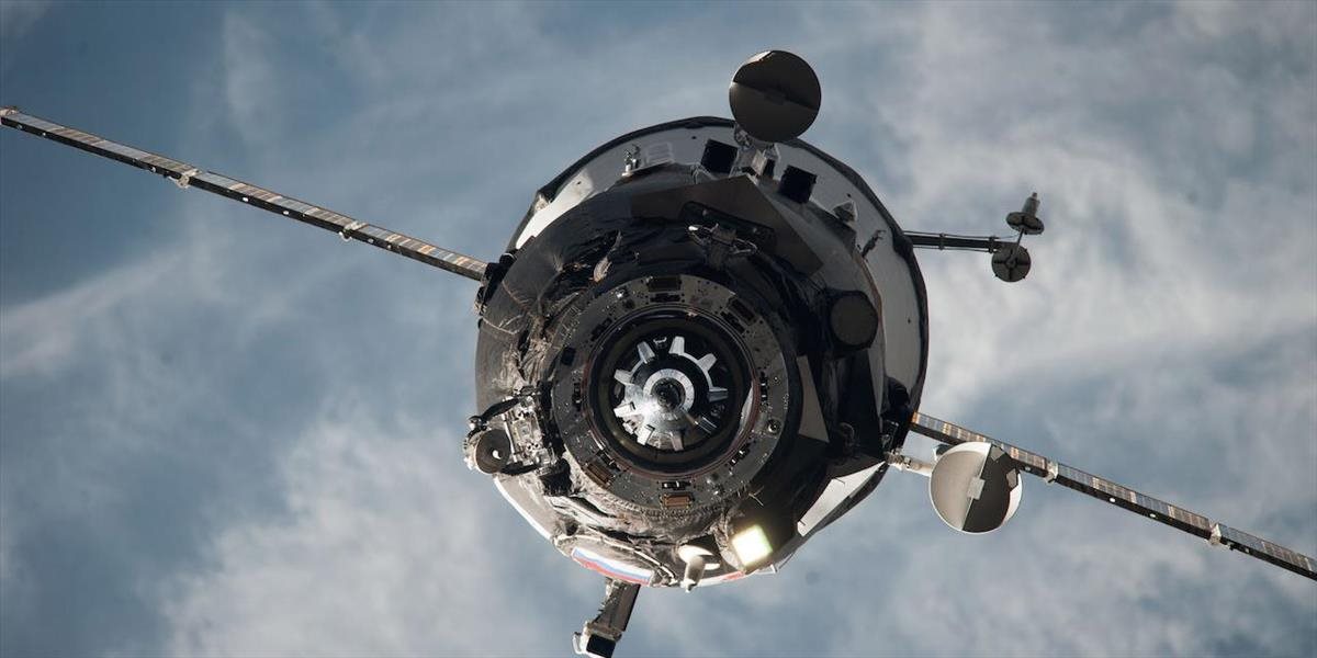 ISS zostáva na pôvodnej orbite, rakete Progress sa neaktivovali motory