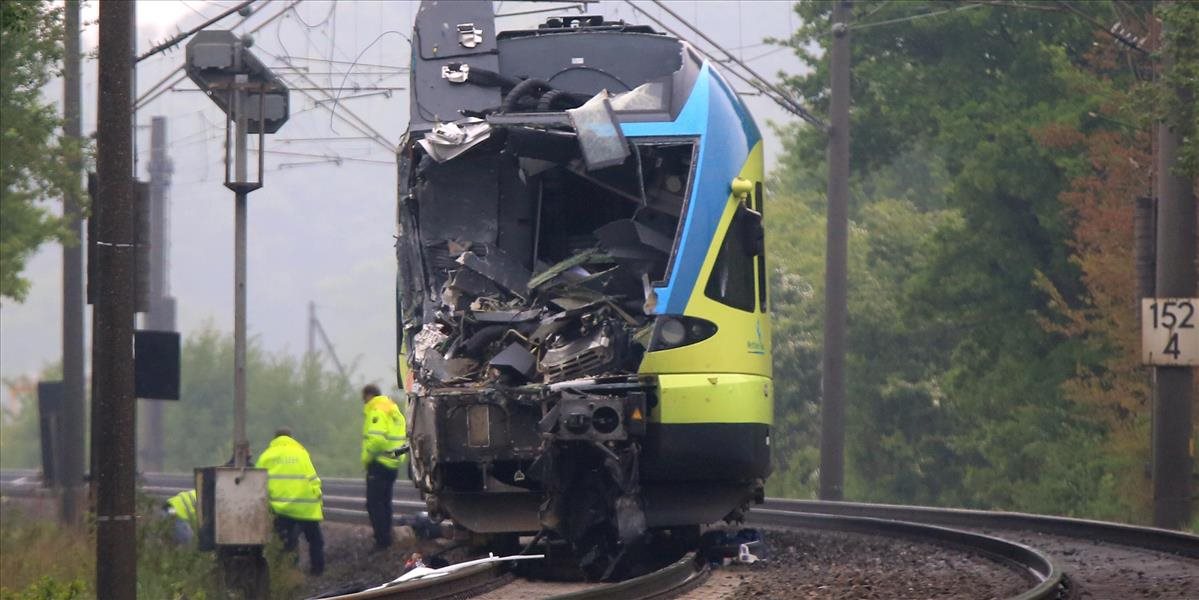 Dvaja mŕtvi a 20 zranených: V Nemecku sa zrazil vlak s nákladným autom