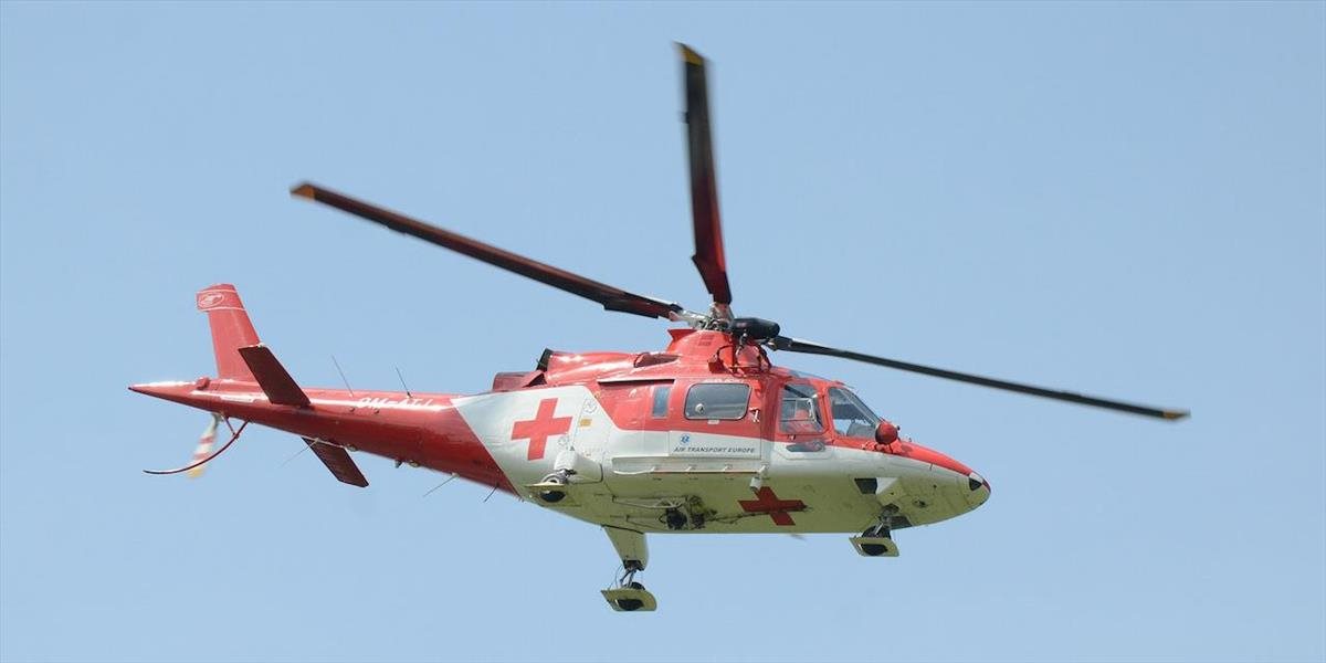 Čelná zrážka áut pri Piešťanoch: K zranenej osobe letel vrtuľník