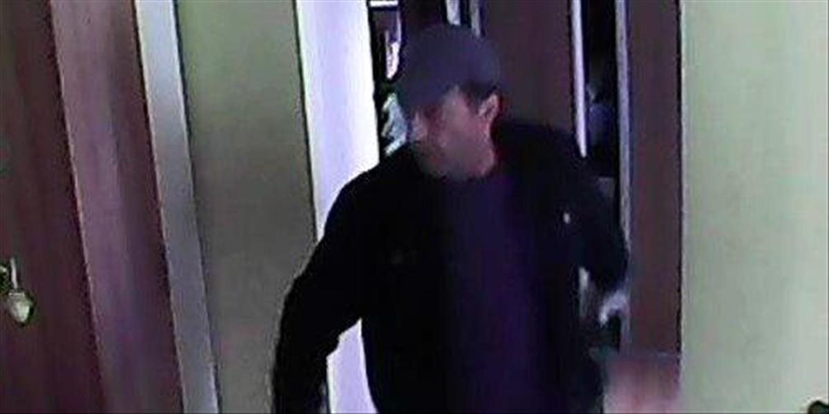 Polícia stále hľadá zlodeja z galantského bytu, ktorého zachytila kamera