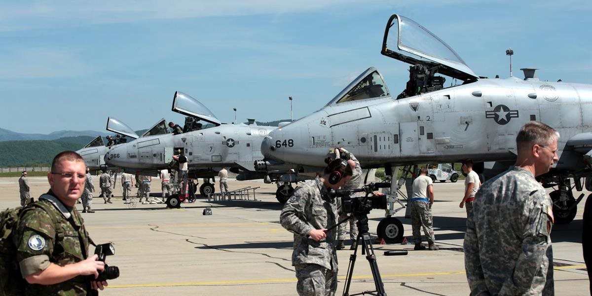 Lietadlá A-10C Thunderbolt z USA cvičia na Slovensku aj s našimi letcami