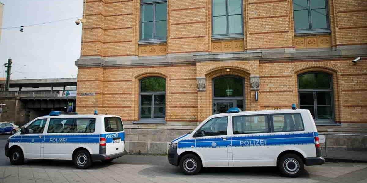 Nemeckého policajta vyšetrujú za údajné týranie dvoch prisťahovalcov
