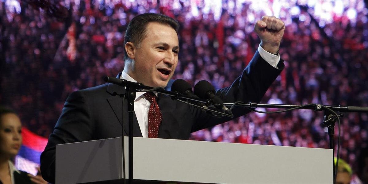 Macedónsky premiér neodstúpi, podporiť ho prišli desaťtisíce ľudí