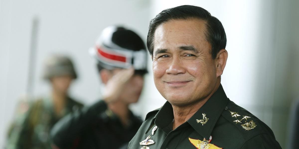 Thajská vláda schválila referendum o novej ústave