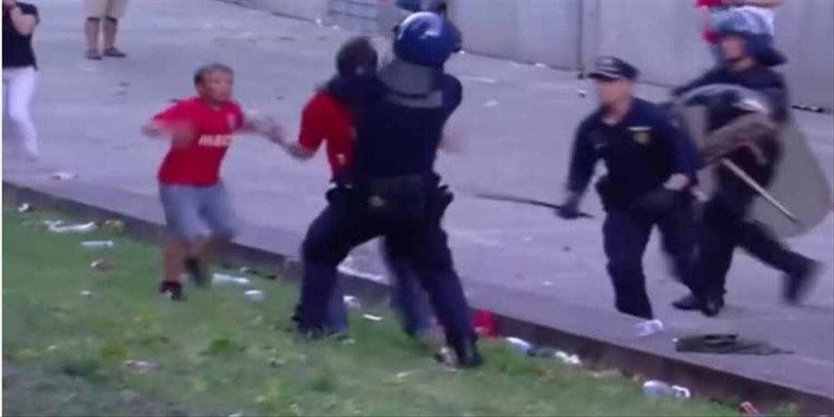 VIDEO V Portugalsku vyšetrujú útok policajta na fanúšika Benficy