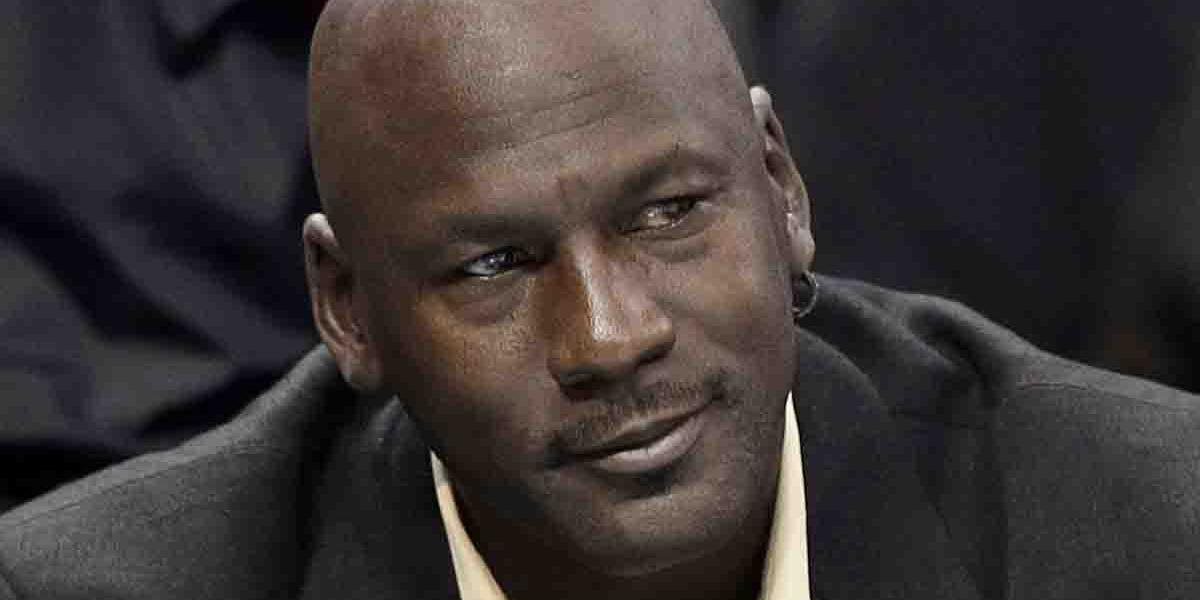 NBA: Jordan sa nevie zbaviť vily, zľavil už takmer polovicu