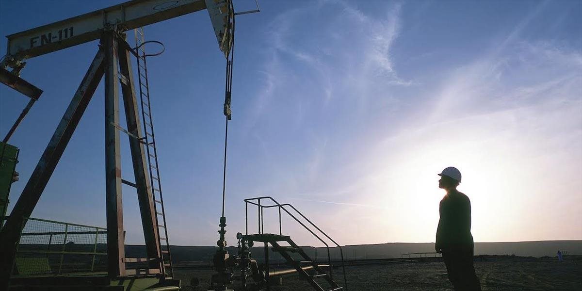 Posilnenie dolára stlačilo ceny ropy, cena WTI klesla k hranici 57 USD