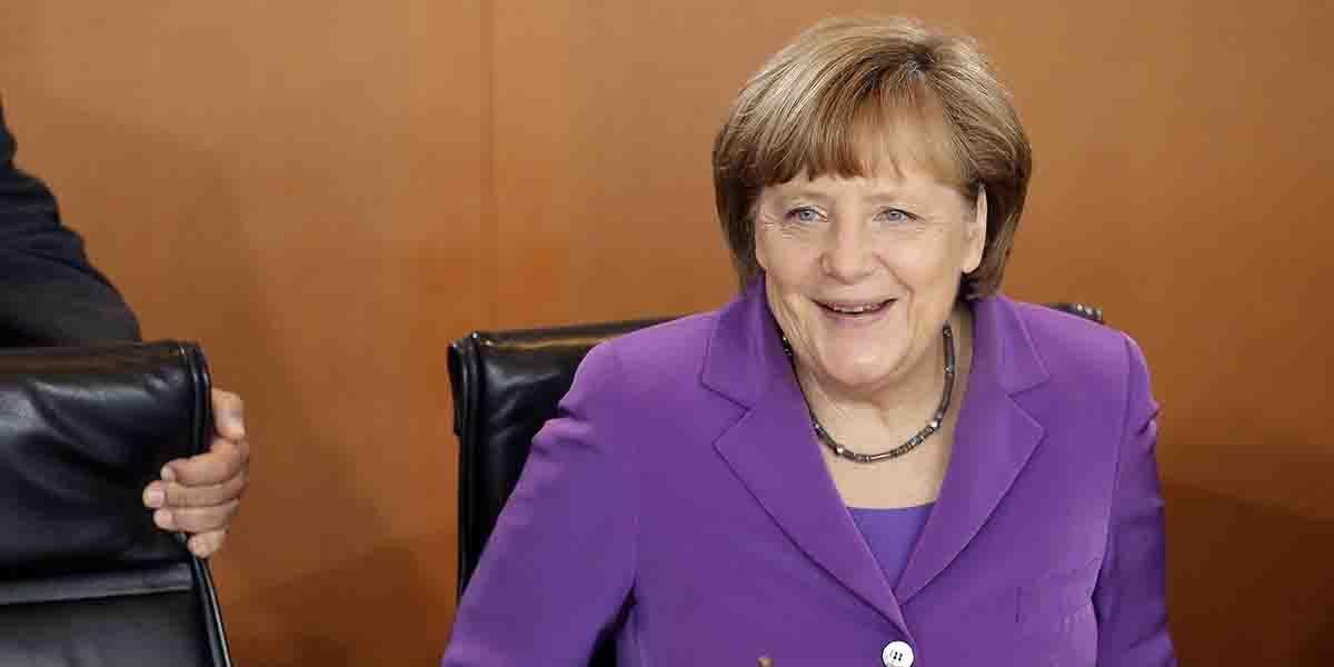 Merkelová trvá na pozvaní egyptského prezidenta na návštevu Nemecka