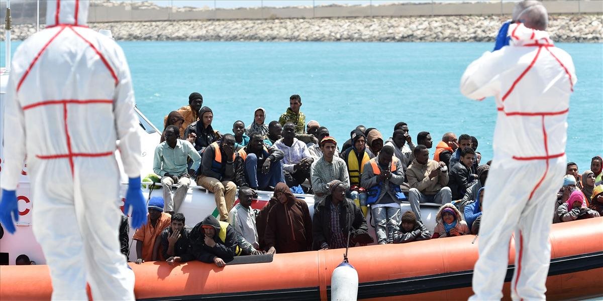 Pobrežná stráž zachránila vyše 900 migrantov smerujúcich do Európy v troch člnoch