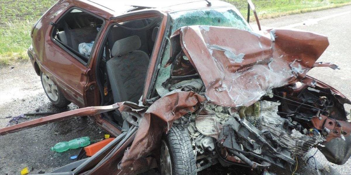 Zrážku Škody Rapid s nákladným autom DAF neprežil 34-ročný vodič
