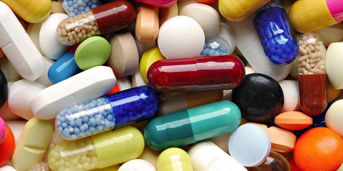 Vlani stiahli z trhu 28 liekov aj pre obsah častíc skla či plastu