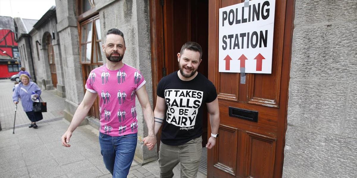 Írsko podporilo homosexuálne manželstvá, tvrdia ministri aj odporcovia