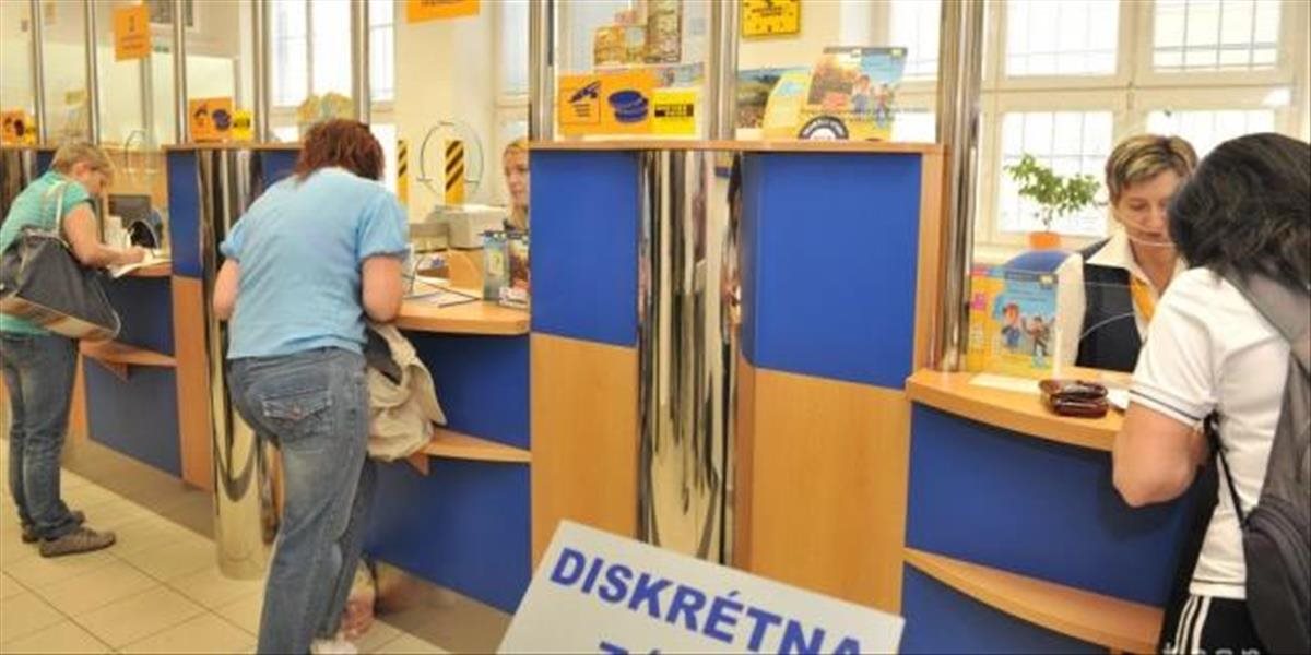 Poštári na proteste v Banskej Bystrici vypískali zvýšenie mzdy na 450 eur, chcú viac
