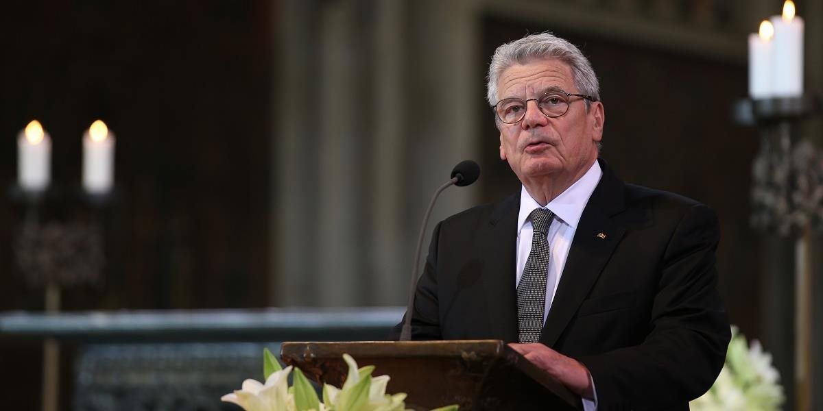 Polícia zatkla muža v prípade bomby hodenej na sídlo prezidenta Gaucka