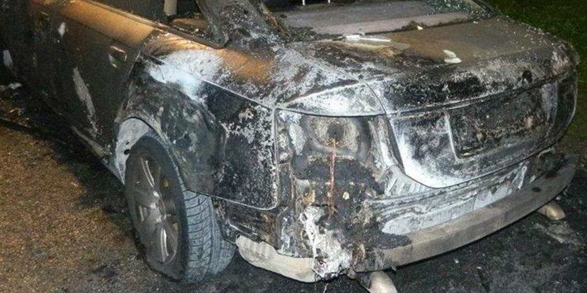 Požiar zasiahol v noci štyri autá v Michalovciach, odhadnutá škoda je 45.500 eur