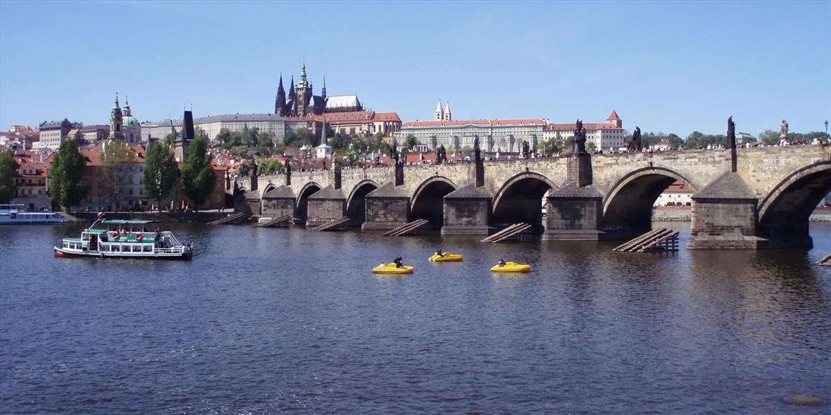 Vyše 32-tisíc domácností v Prahe-Dejviciach je odkázaných na vodu z cisterien