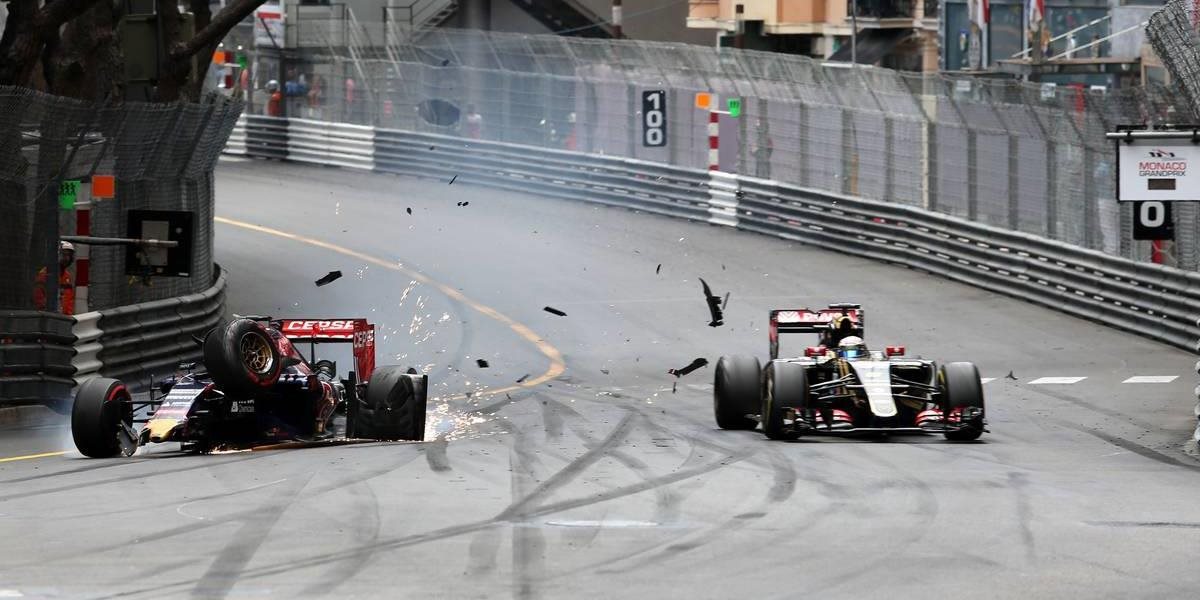 VIDEO F1: Hrozivá havária Maxa Verstappena počas VC Monaka
