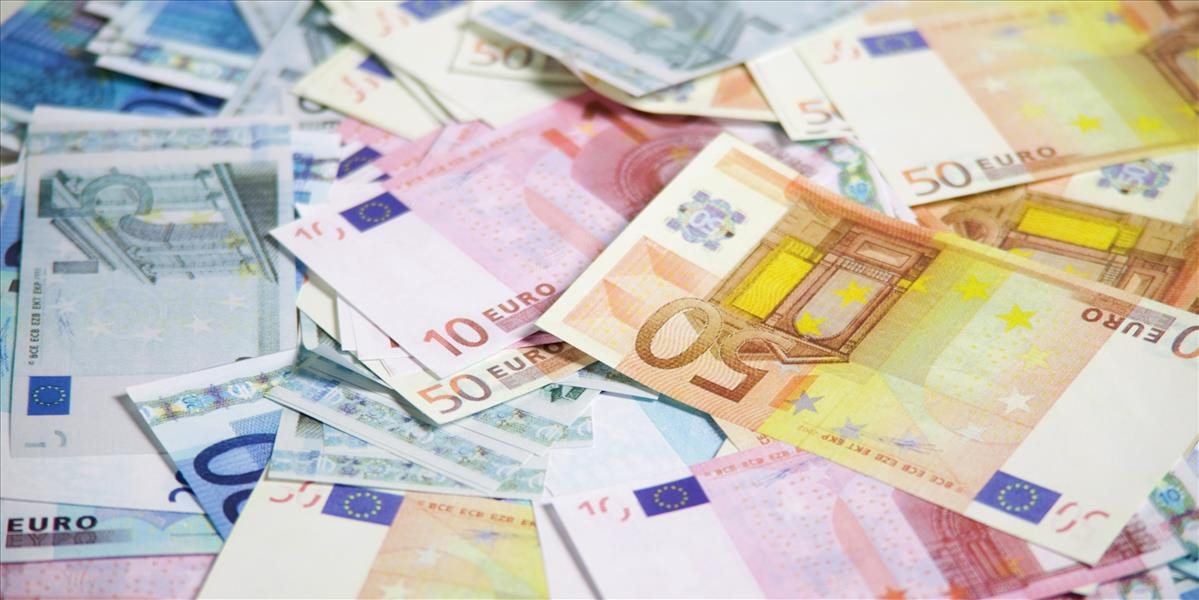 Kurz eura klesá v reakcii na situáciu v Grécku