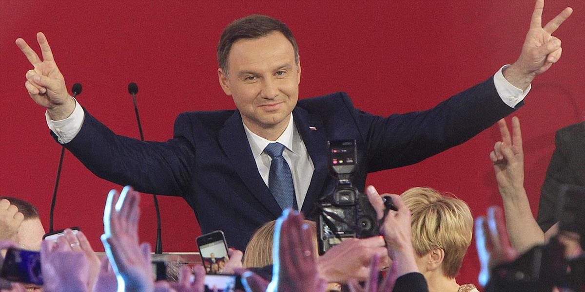 Novozvolený poľský prezident Duda sa v čase zverejnenia výsledkov modllil v kláštore v Čenstochovej
