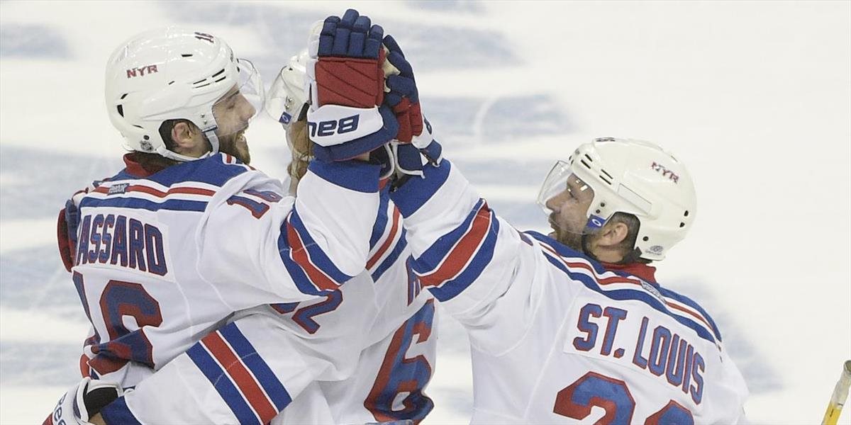 NHL: Rangers zdolali Tampu 7:3 a vynútili si siedmy zápas, hrdinom Brassard