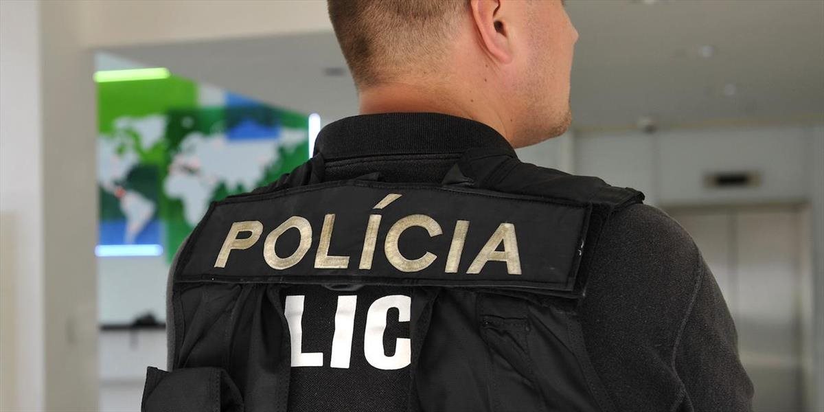 Páchateľ ukradol slúchadlá za 279 eur, polícia po ňom pátra