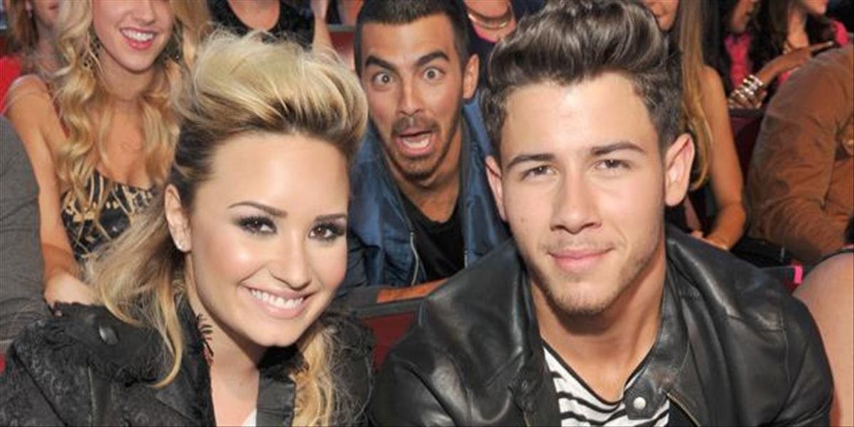 Nick Jonas a Demi Lovato založili spoločný label