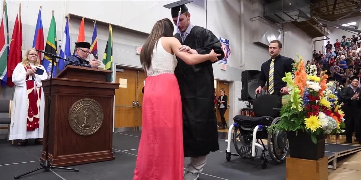 VIDEO Inšpiratívny príbeh: Lekári mu povedali, že nebude chodiť, prišiel si po vysokoškolský diplom