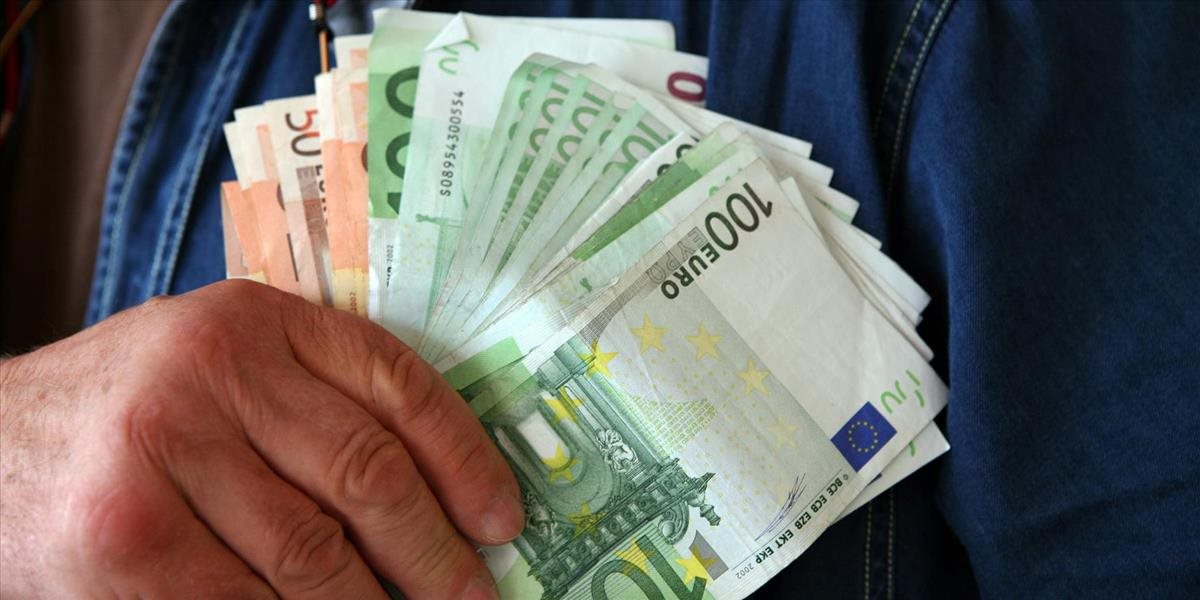 Priemerná čistá mzda Slováka vlani predstavovala 665 eur