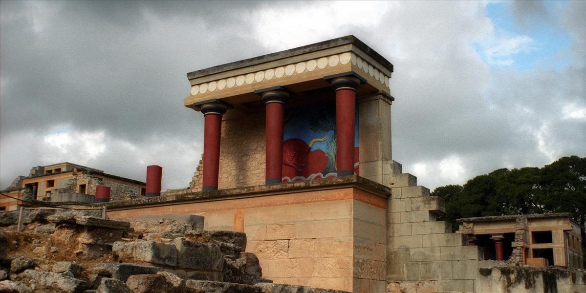 Blesk zranil 12 ruských turistov v ruinách gréckeho paláca Knóssos