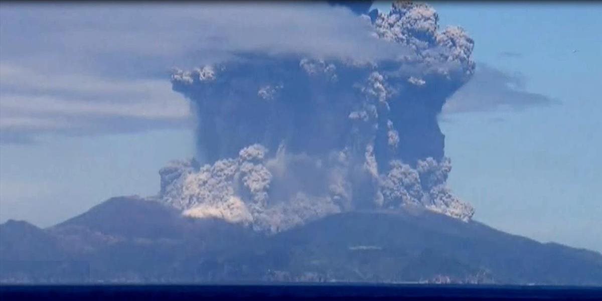 VIDEO Masívny výbuch japonskej sopky Šindake