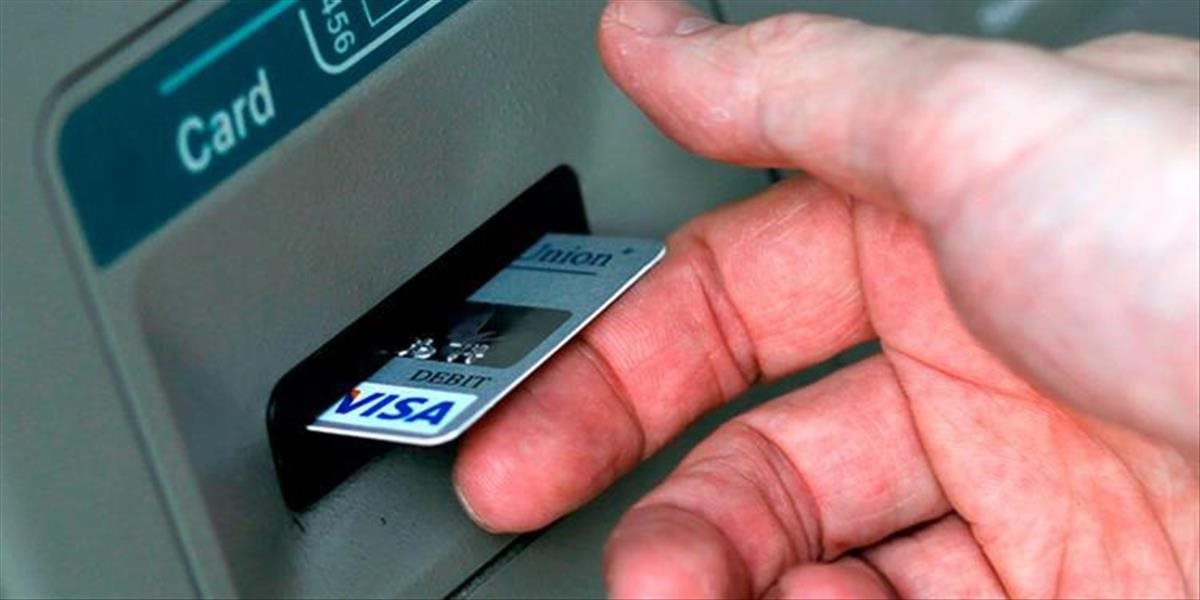 Dovolenku môže znepríjemniť aj zhltnutá bankomatová karta