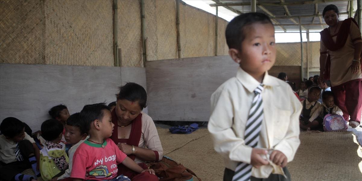 Časť nepálskych detí sa dnes mohla vrátiť do škôl, aj keď len provizórnych